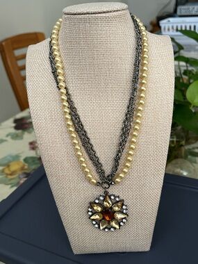 Sun style pendant on pearl/metal chain